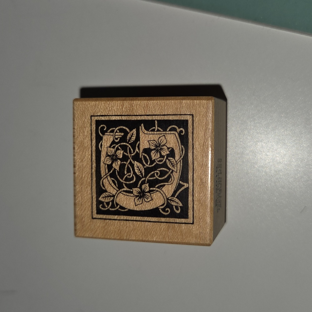 G Monogram rubber stamp with floral vine